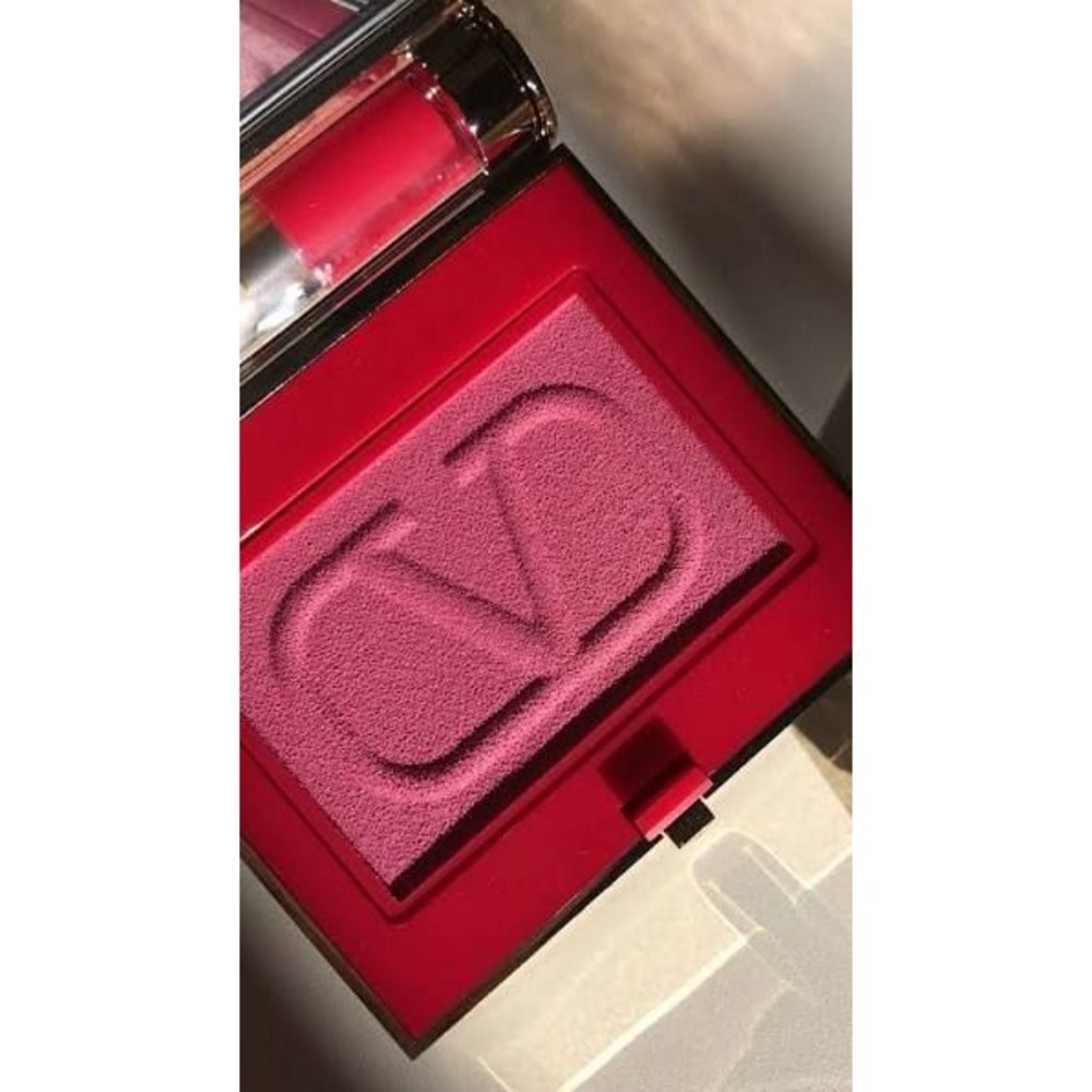 MSRP $52.00, Valentino, Eye2Cheek Color Crush in 302R Extra Pink*NIB, Full Size